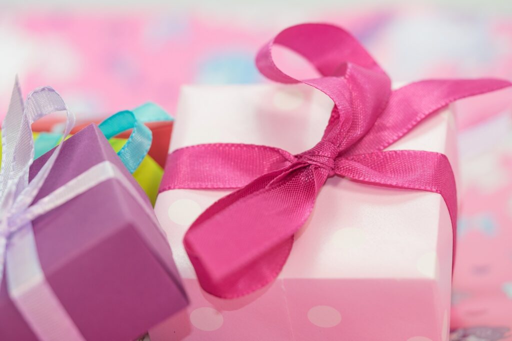 happy mothers day, gift, parcel-553150.jpg