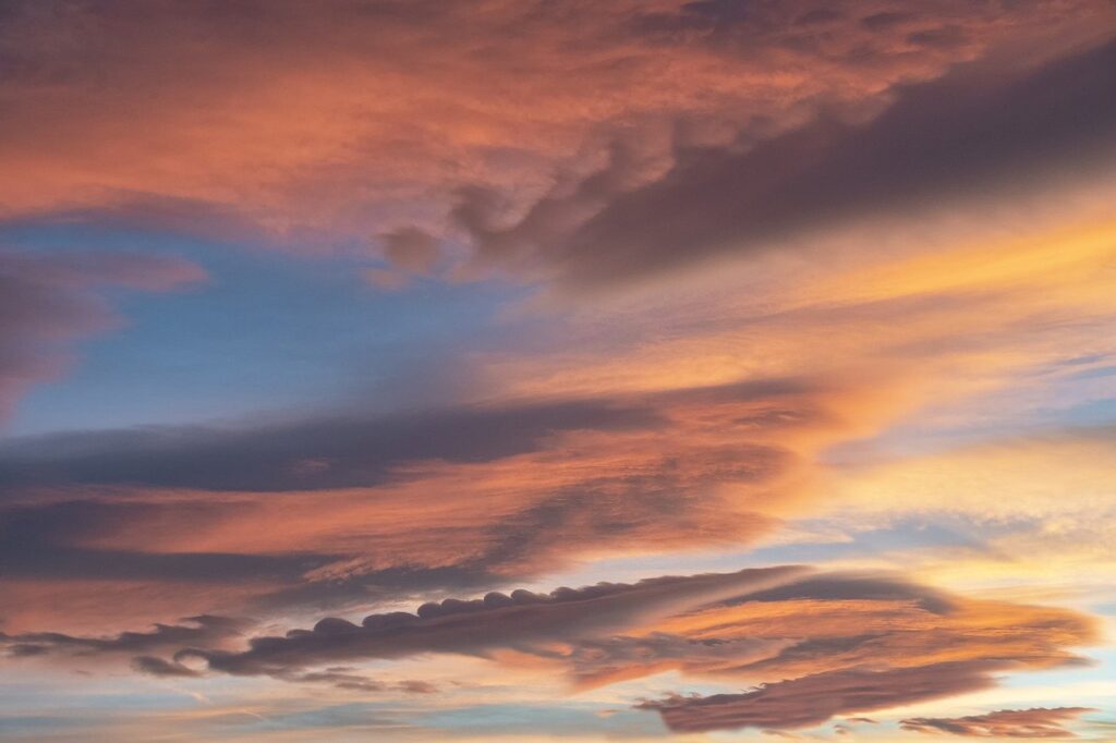 sunset, clouds, lighting-7736965.jpg