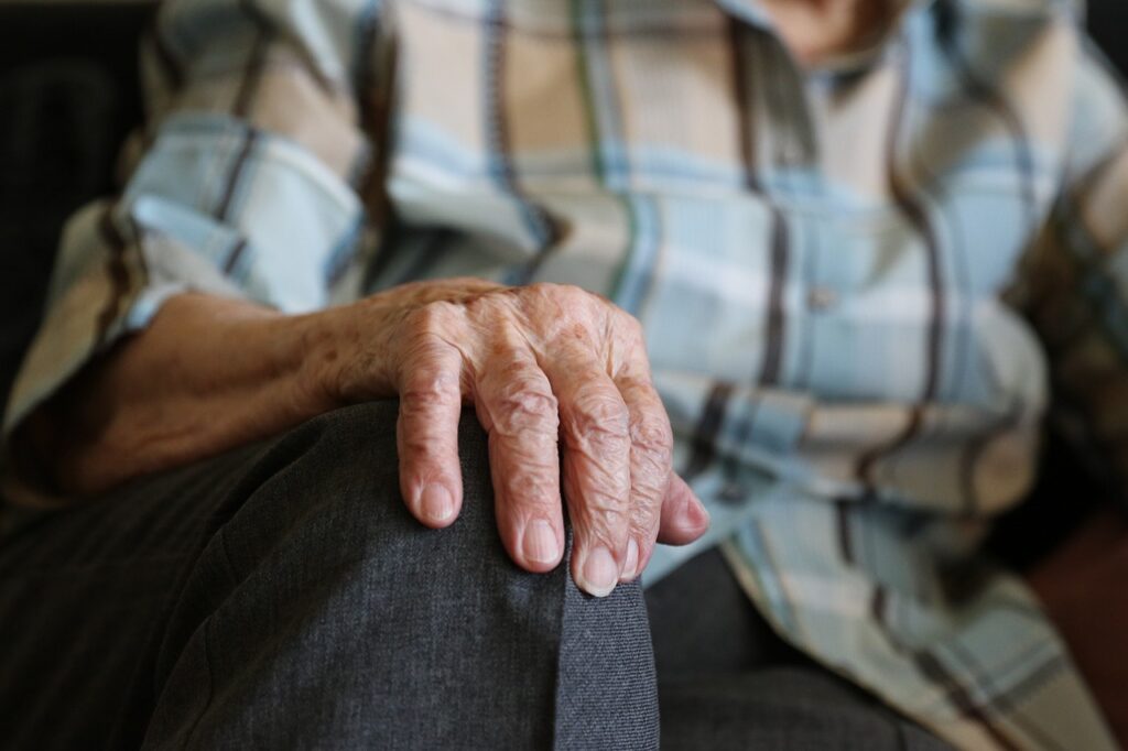 hands, 104 years, pensioner-1408480.jpg