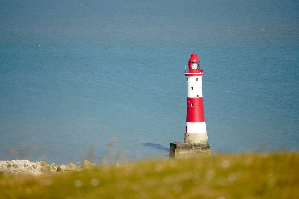 lighthouse, water, nature-911003.jpg