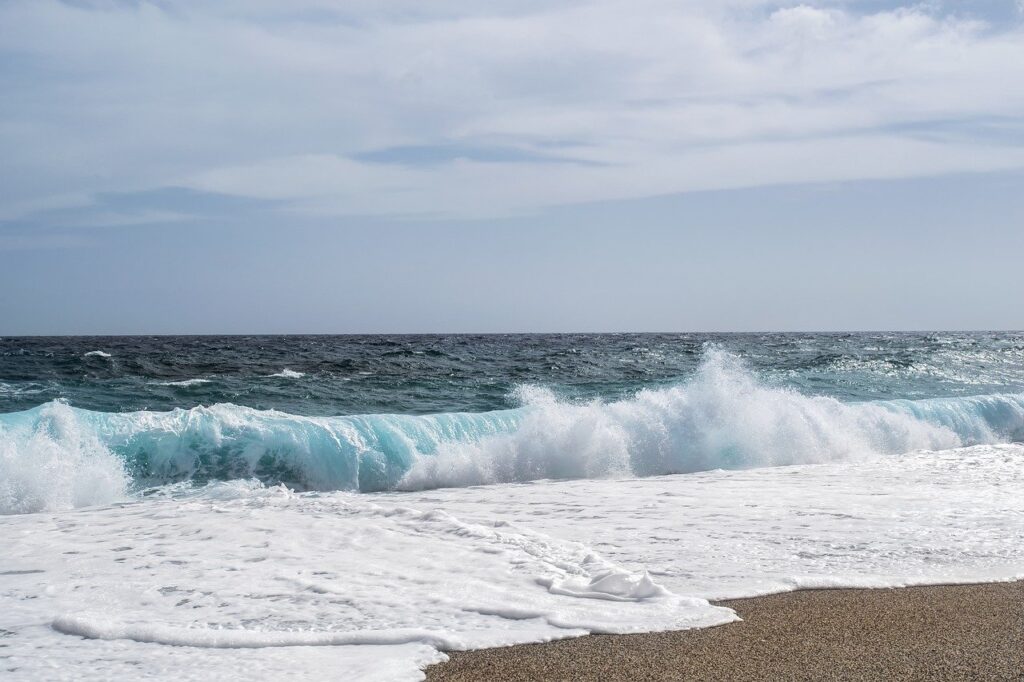 sea, waves, clouds-8437245.jpg