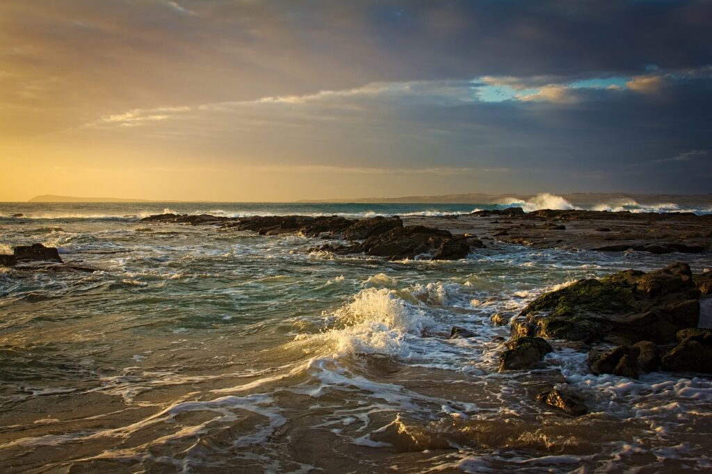 beach, waves, sea-4591457.jpg